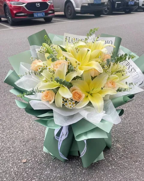 Yellow Lilies Bouquet 5