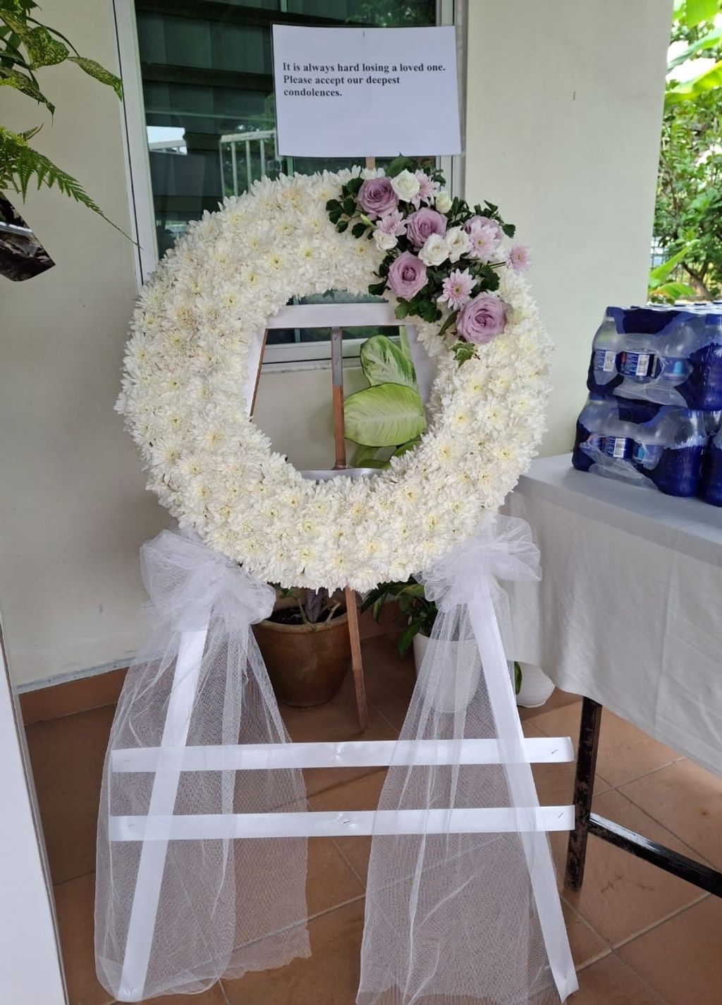 Condolence Wreath Stand 01