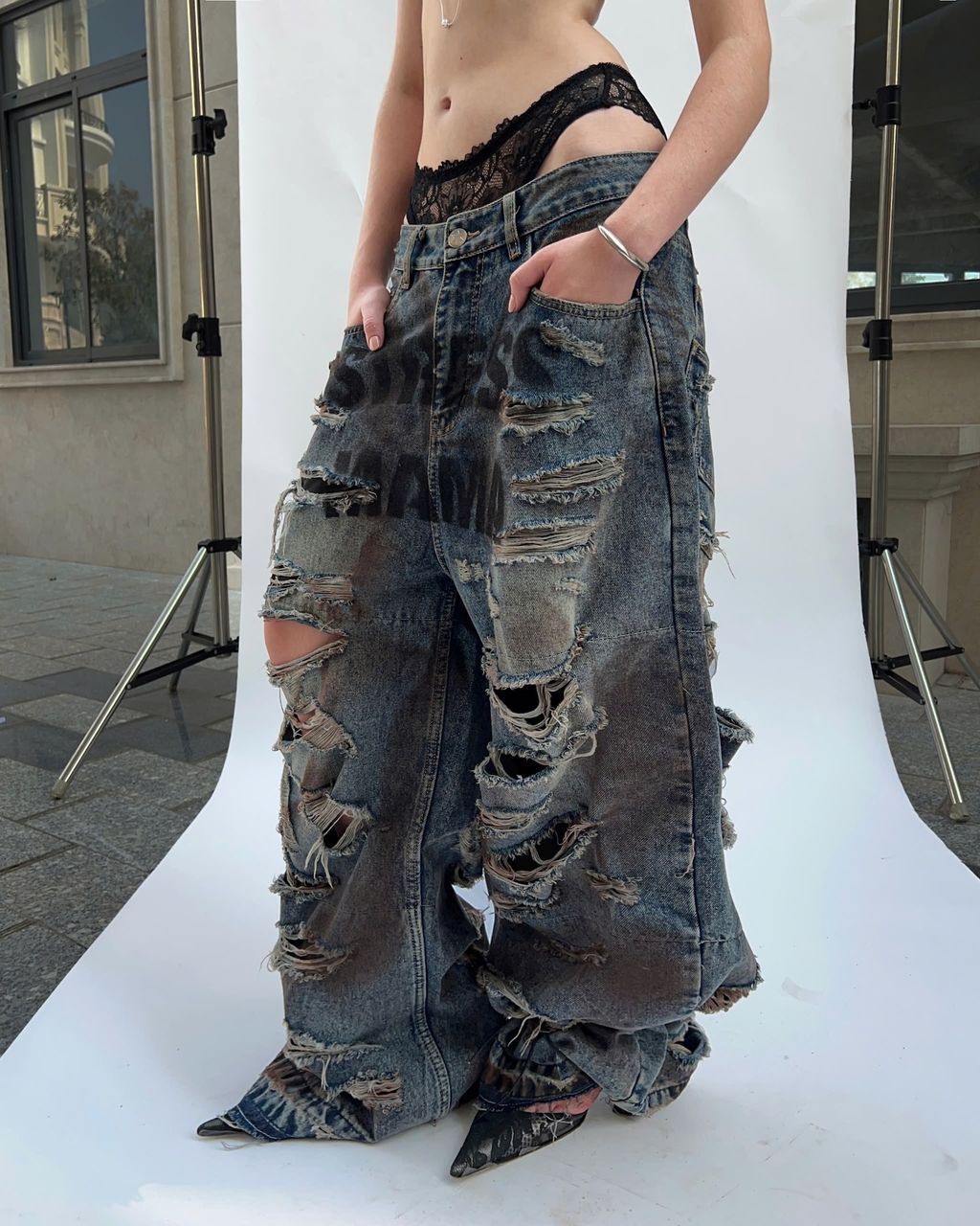 HOLIDAY24-DESTROYED-JEANS-BLUE-11