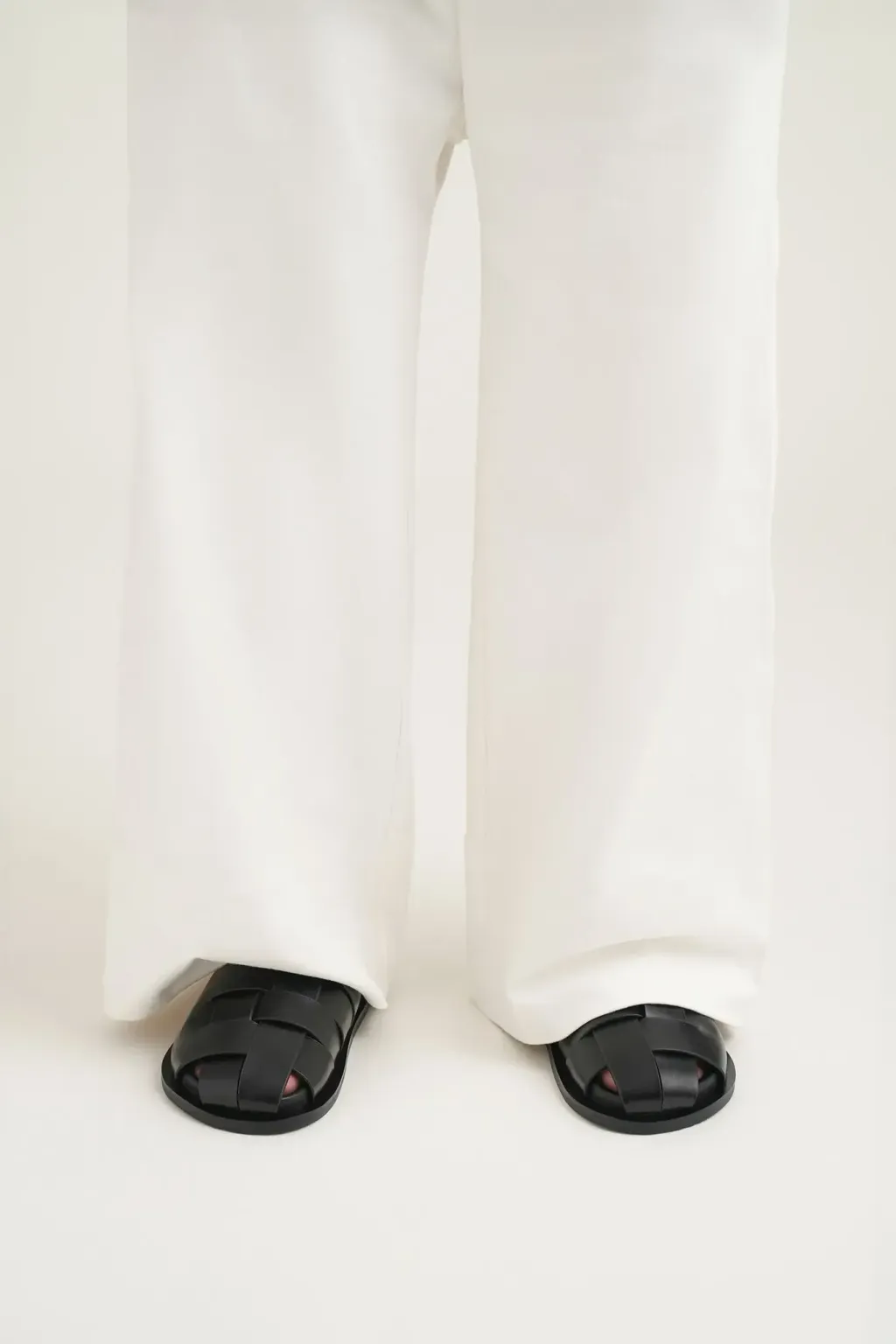 24-holiday-wear-caro-b-5-web_f0ac51b0b457457d9000cbade2979eb3_master