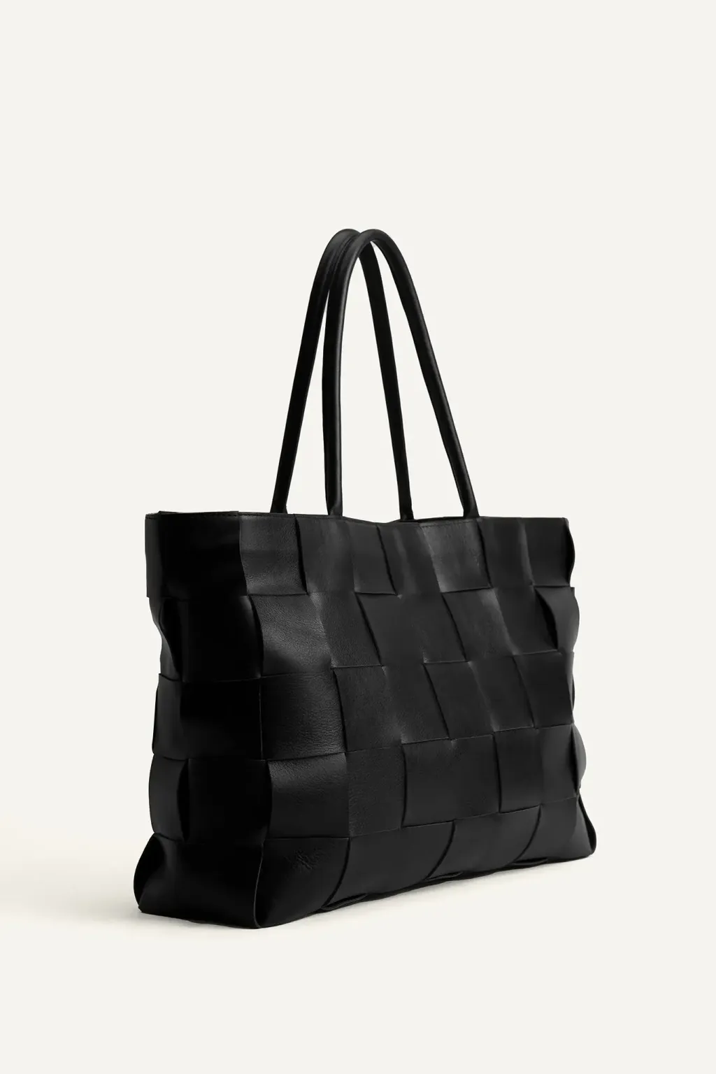 250314-bags-caro-b-2-web_471eda1b8ff1437e98ae36398388928f_master