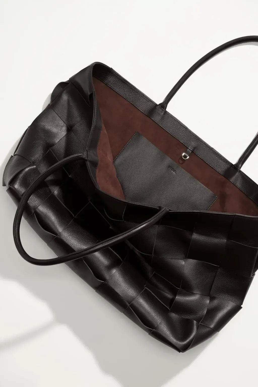 250314-bags-caro-c-5-web_e7873e678fda4fef88e045dd3dd8d56b_master
