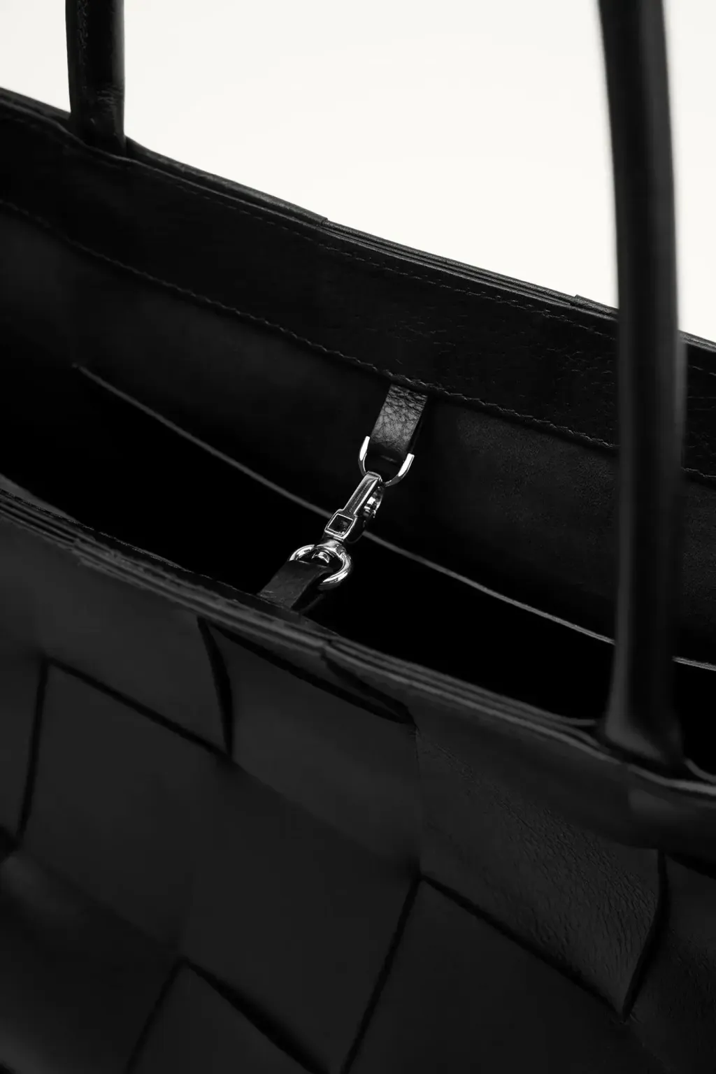 250314-bags-caro-b-3-web_c66165ba3c2440269ca60c7eabbe7a95_master