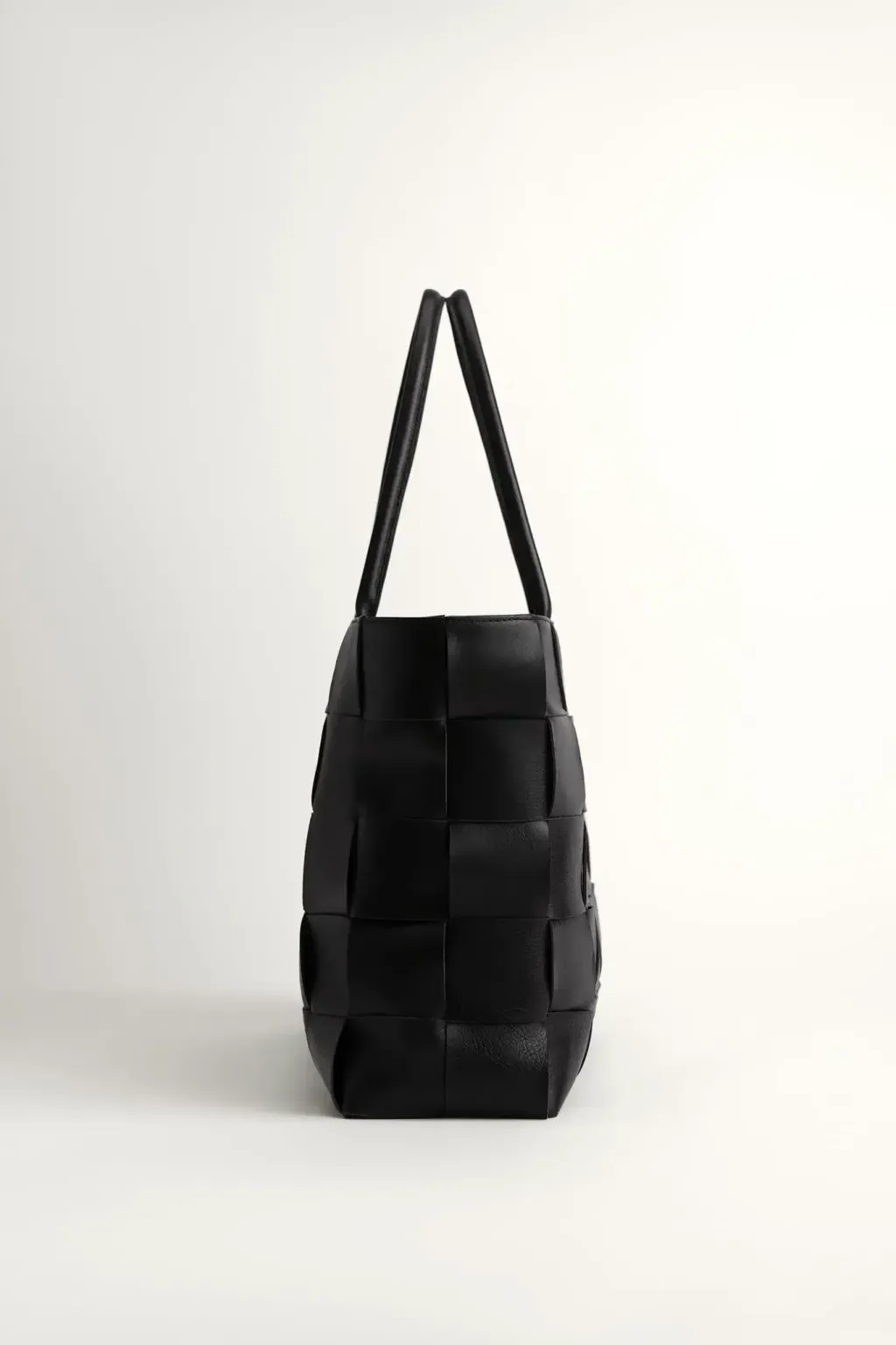 250314-bags-caro-b-4-web_184f018ebd964be3be75afb10980c355_master