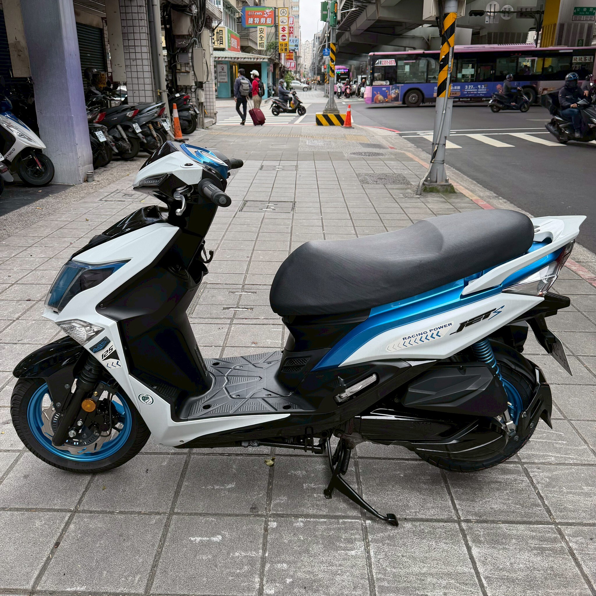 LINE_ALBUM__9722_260321_4