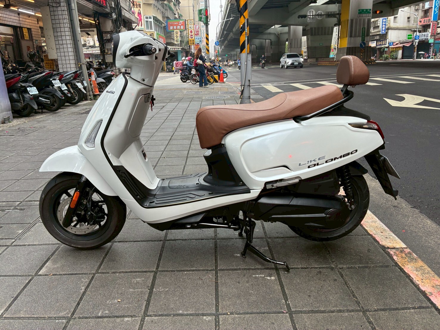 LINE_ALBUM_2021 COLOMBO150 _7118 $52000_260329_4