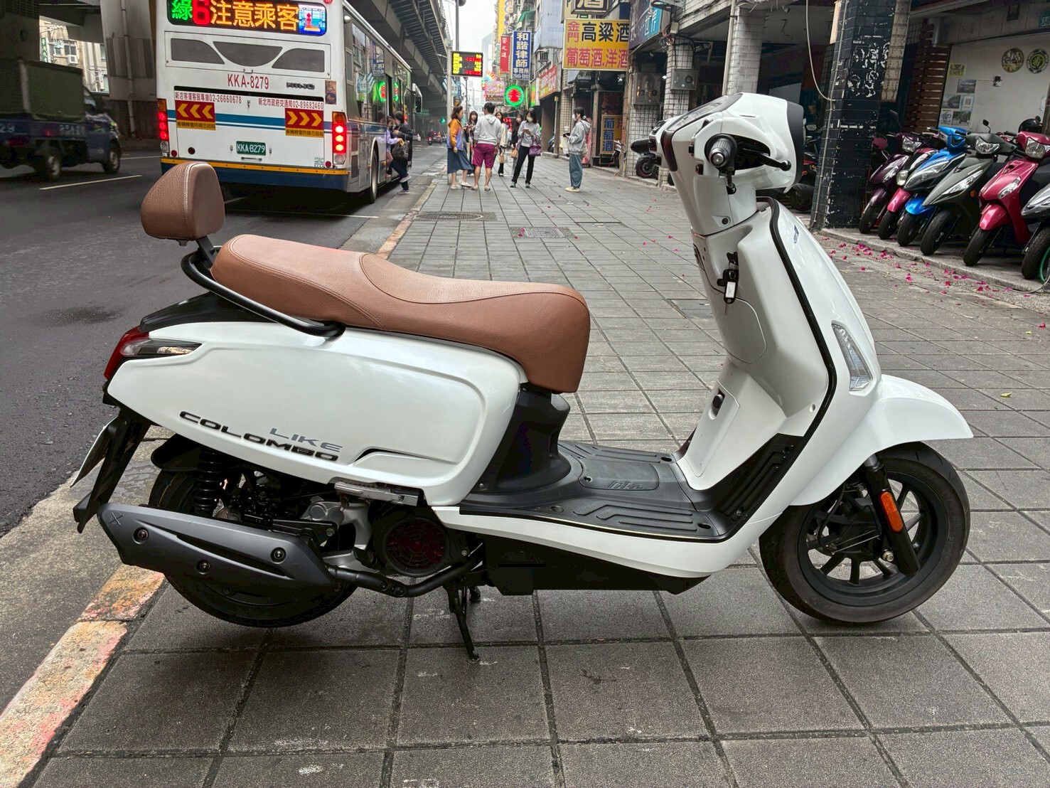 LINE_ALBUM_2021 COLOMBO150 _7118 $52000_260329_5