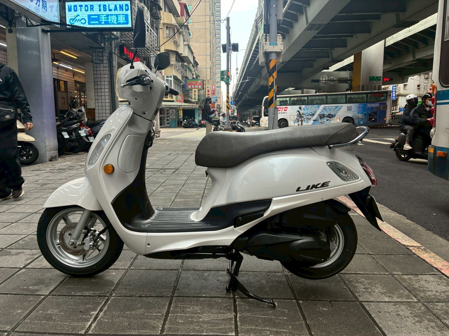 LINE_ALBUM_2017 LIKE125 _2236 $38000_260403_4