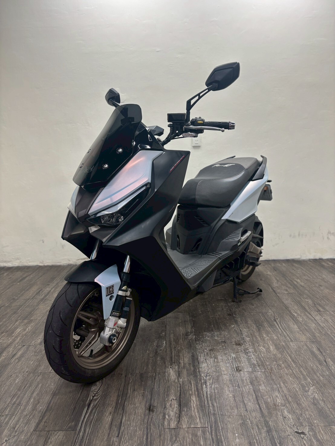 LINE_ALBUM_2023 光陽 Roma GT_6718 $85000 里程81xx 改裝前後避震不保固_260414_2