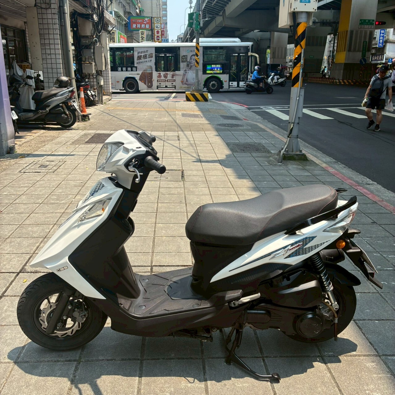 LINE_ALBUM__0787_260419_3