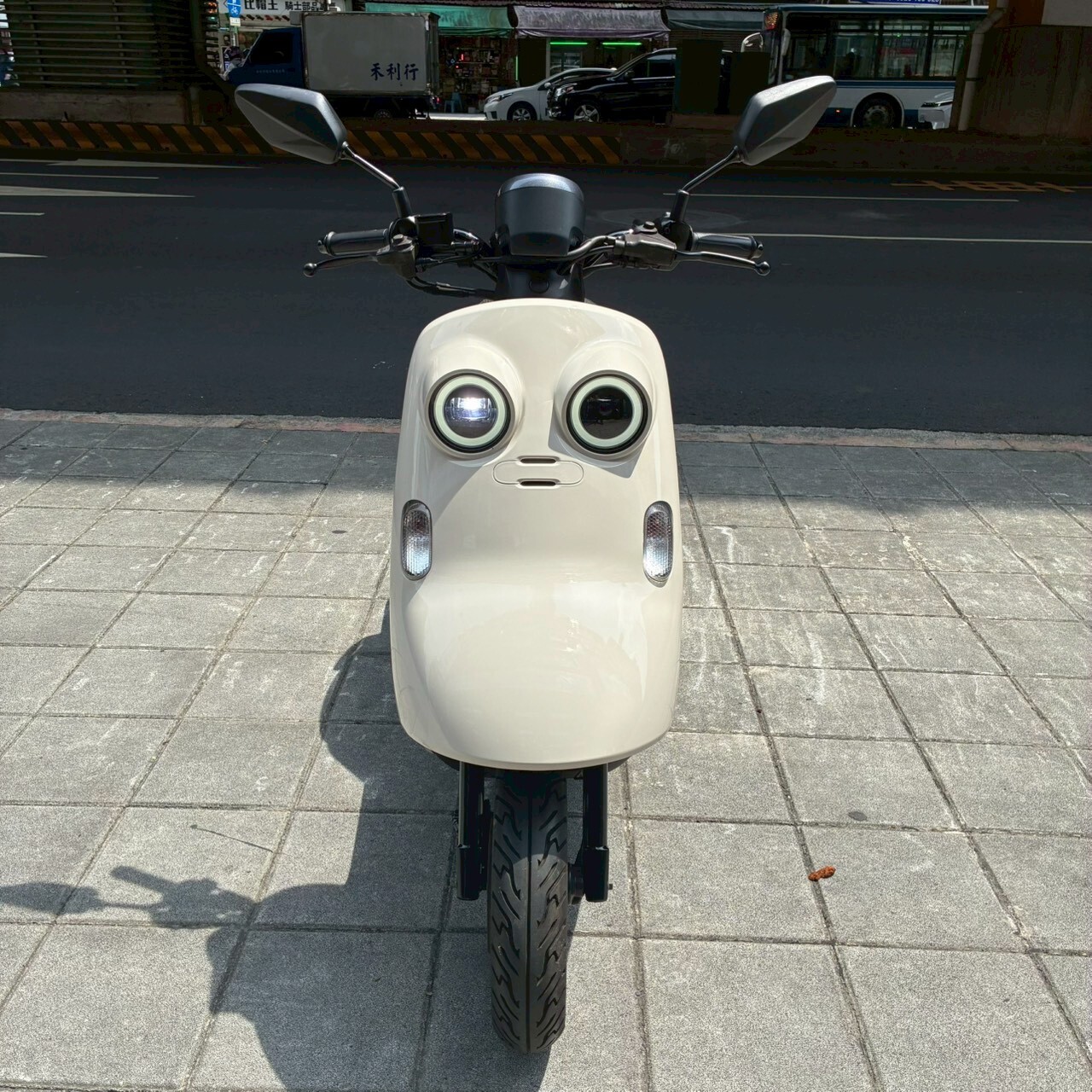 LINE_ALBUM_小小兵_9827_260428_1