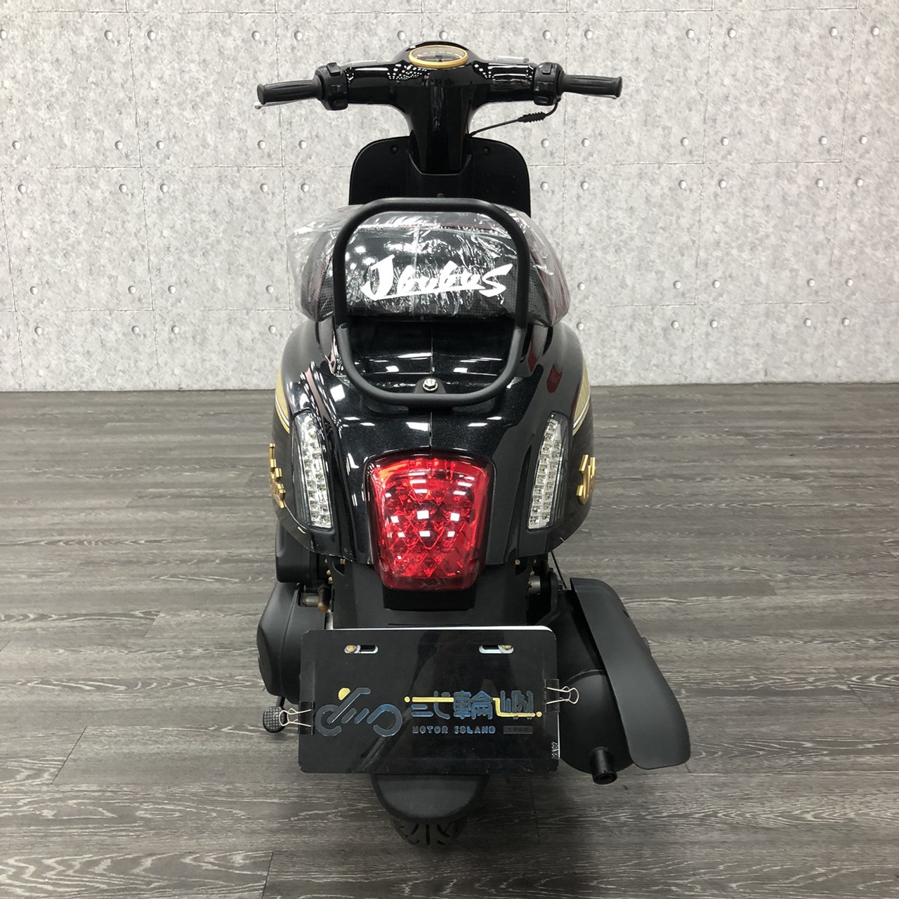 S__242343974_0