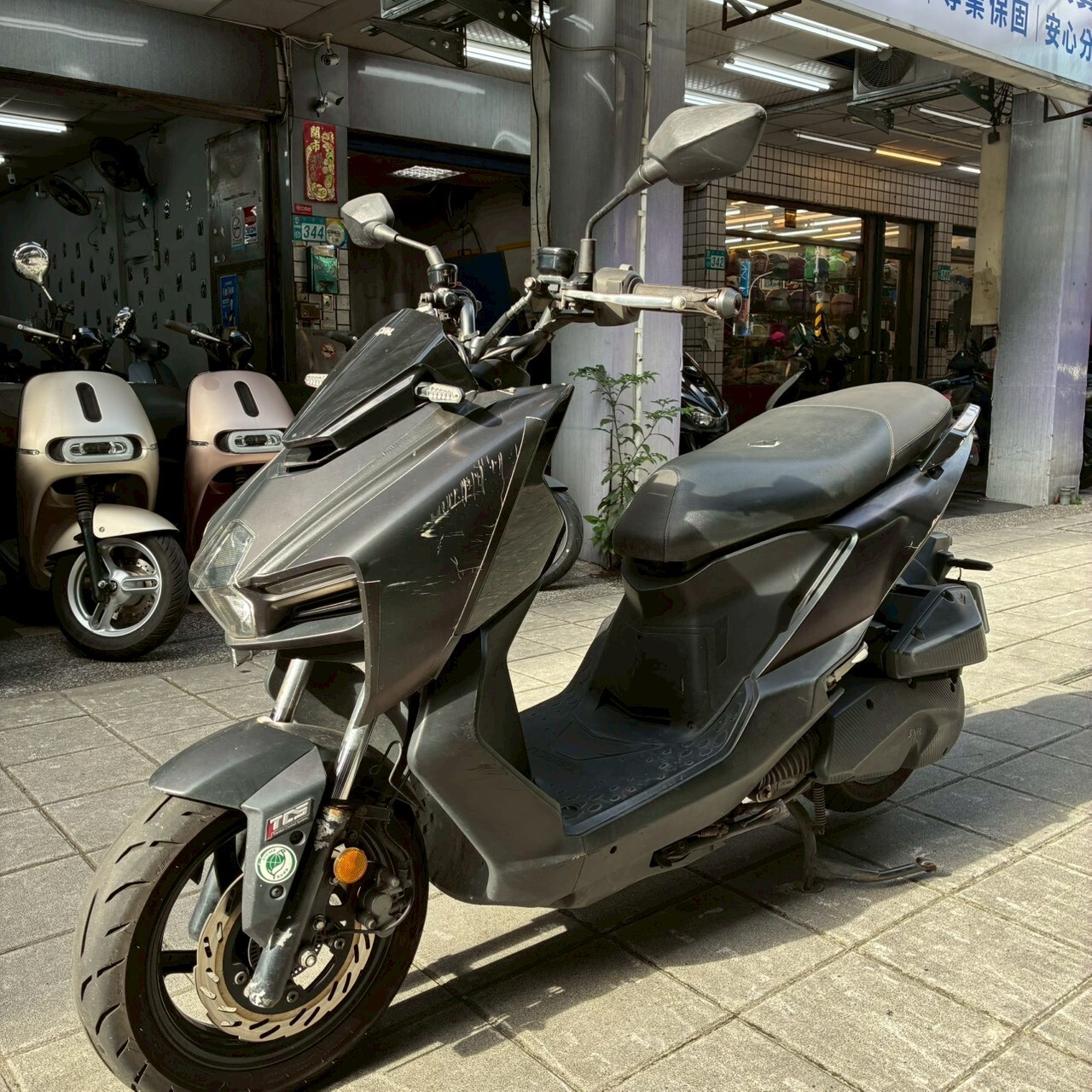 LINE_ALBUM__8701_260516_2