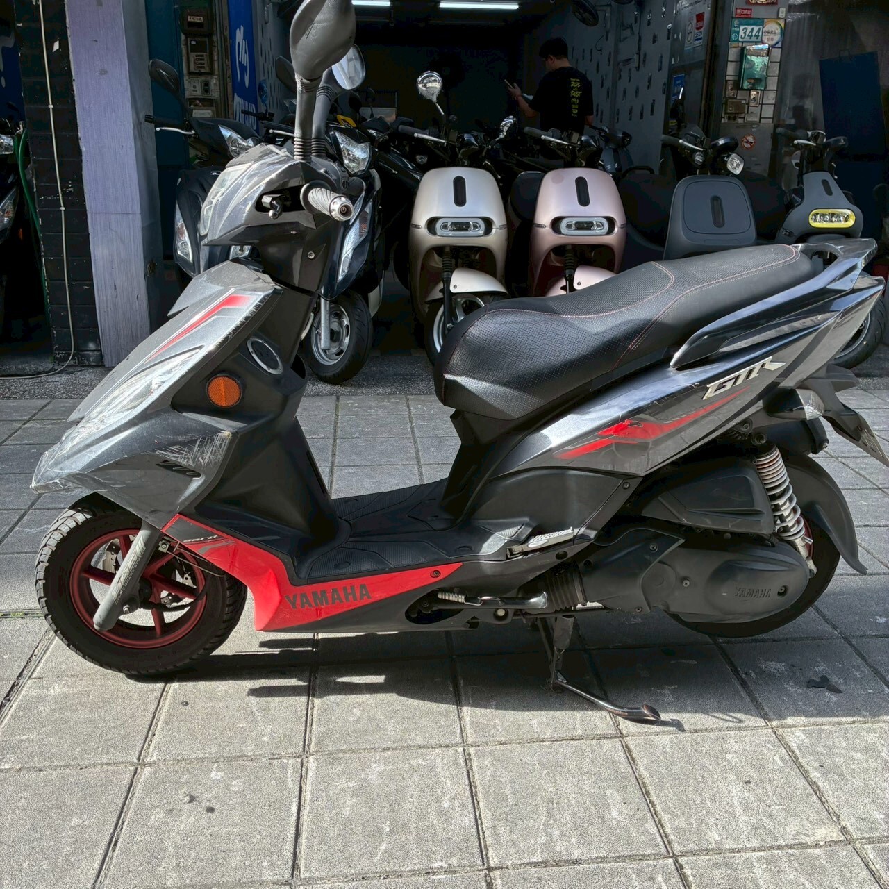 LINE_ALBUM__766_260516_8