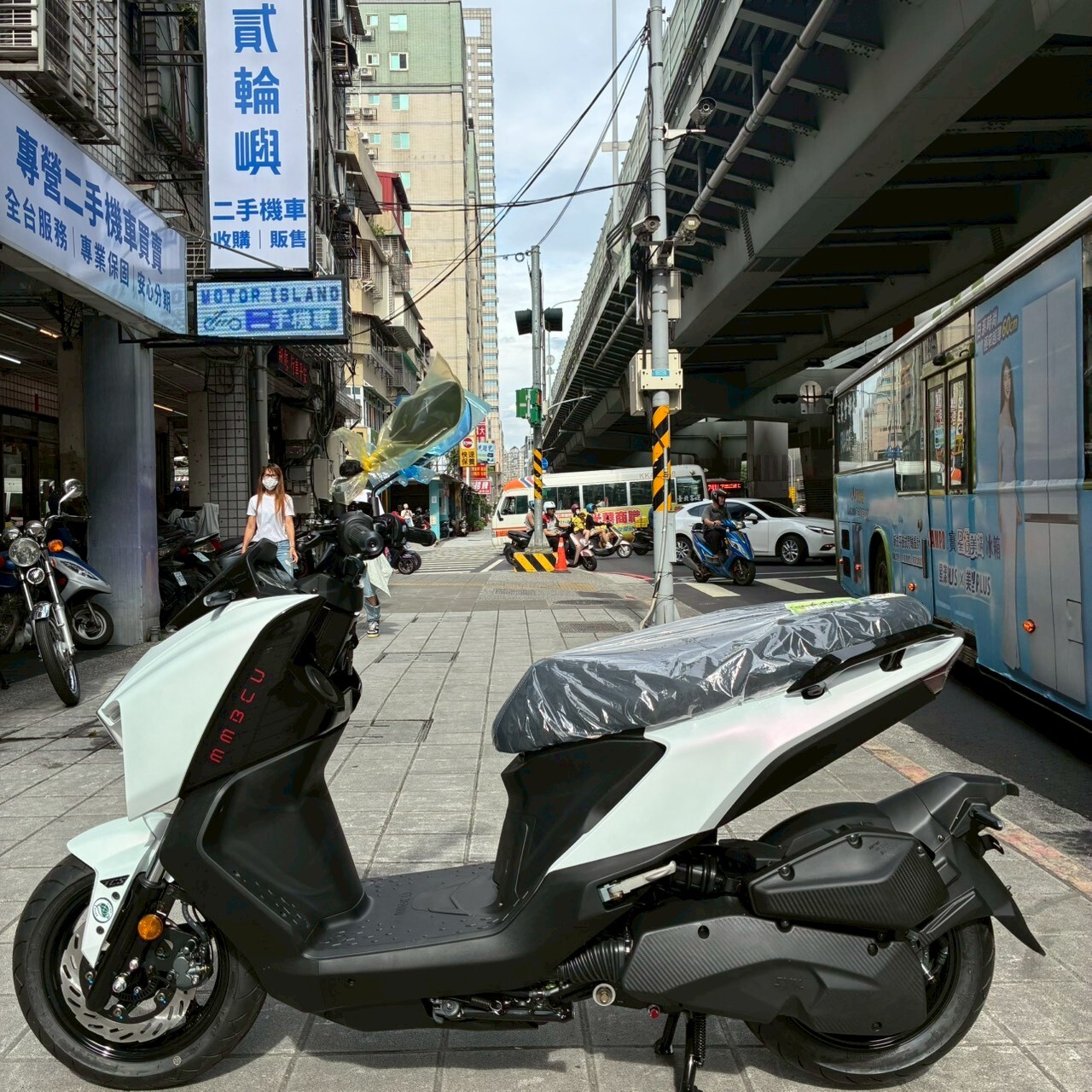 LINE_ALBUM__1922_260522_3