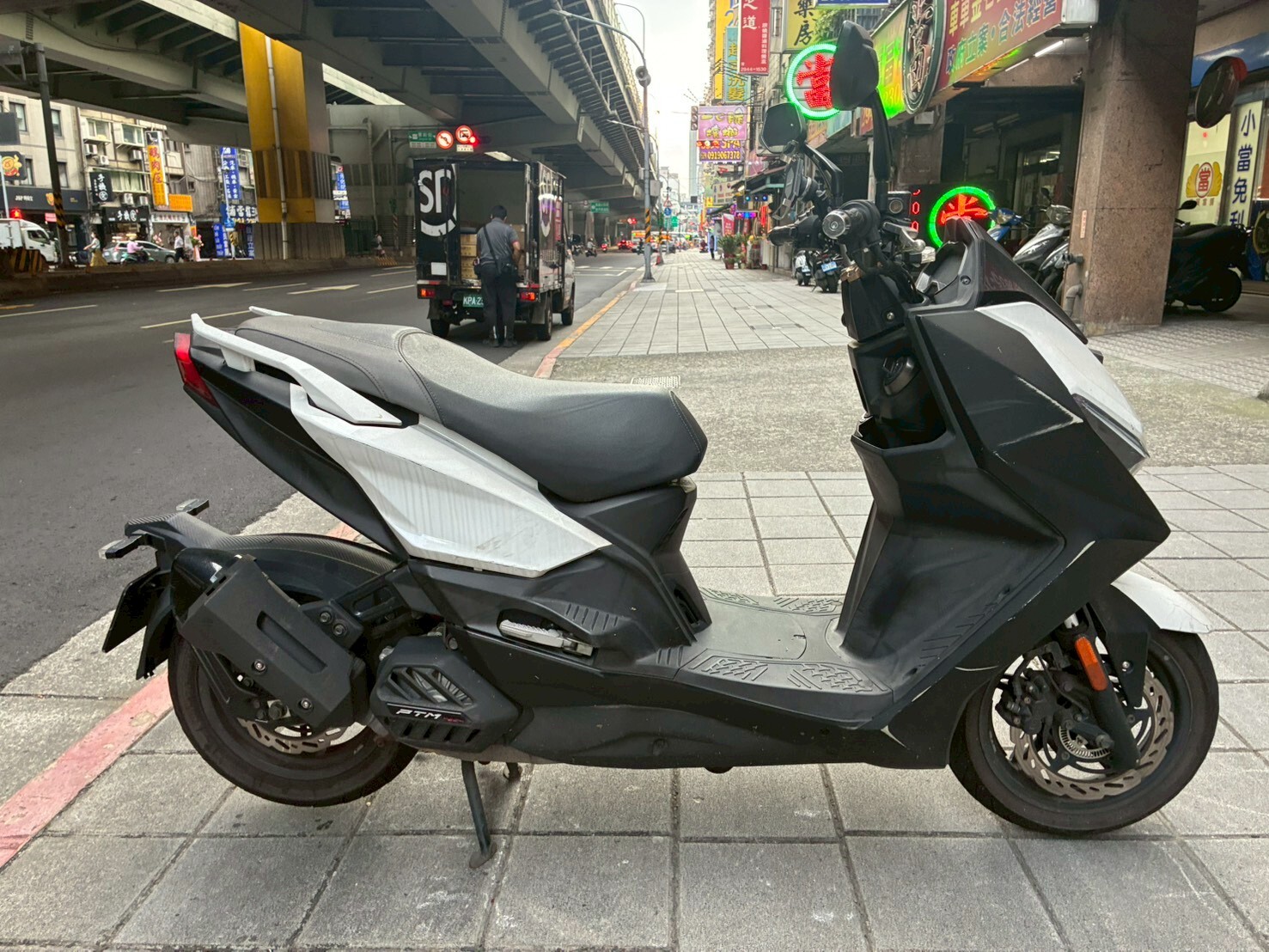LINE_ALBUM_KRV MOTO TCS_8888_260527_5
