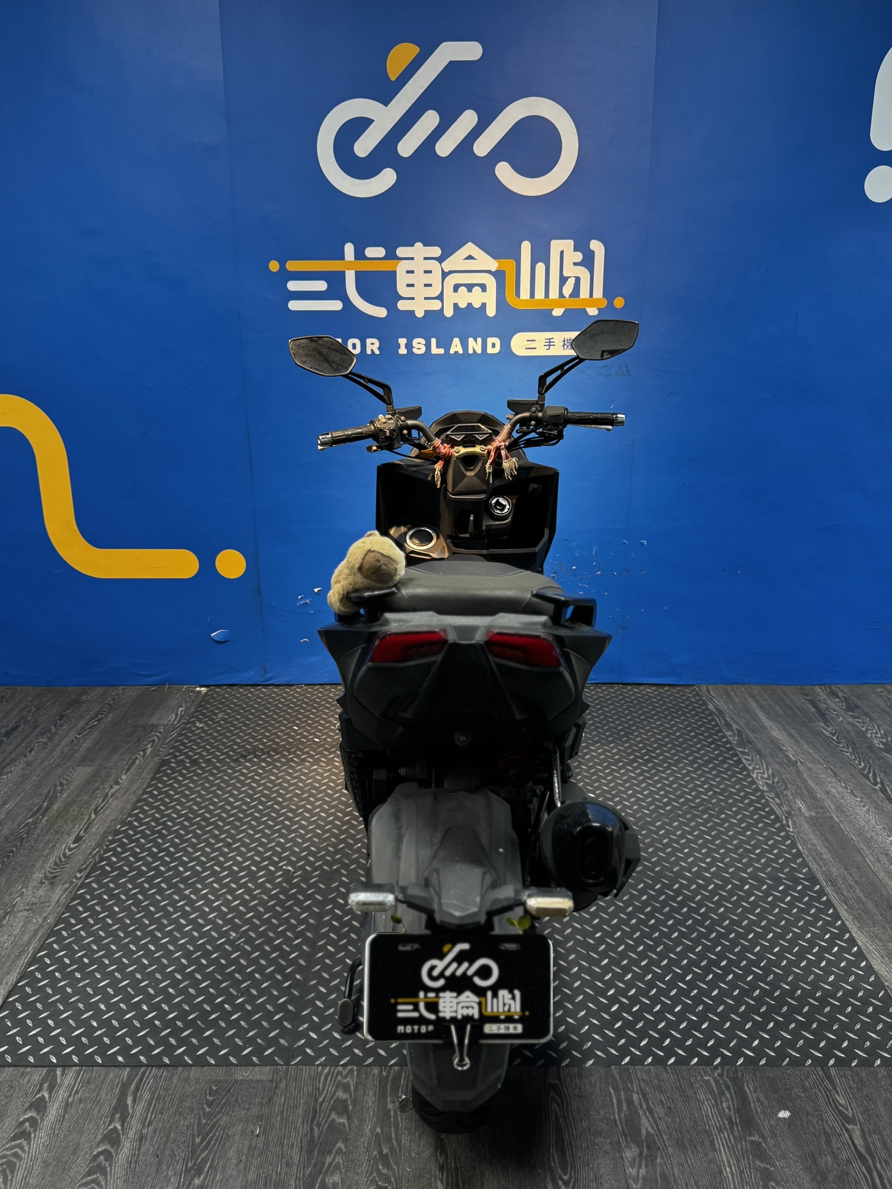 line_oa_chat_260615_195651_group_4