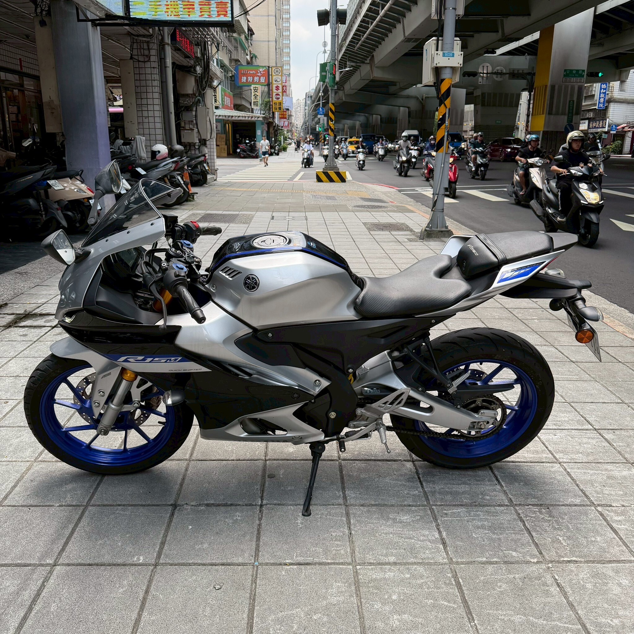 LINE_ALBUM_R15 M V4_7363_260625_4