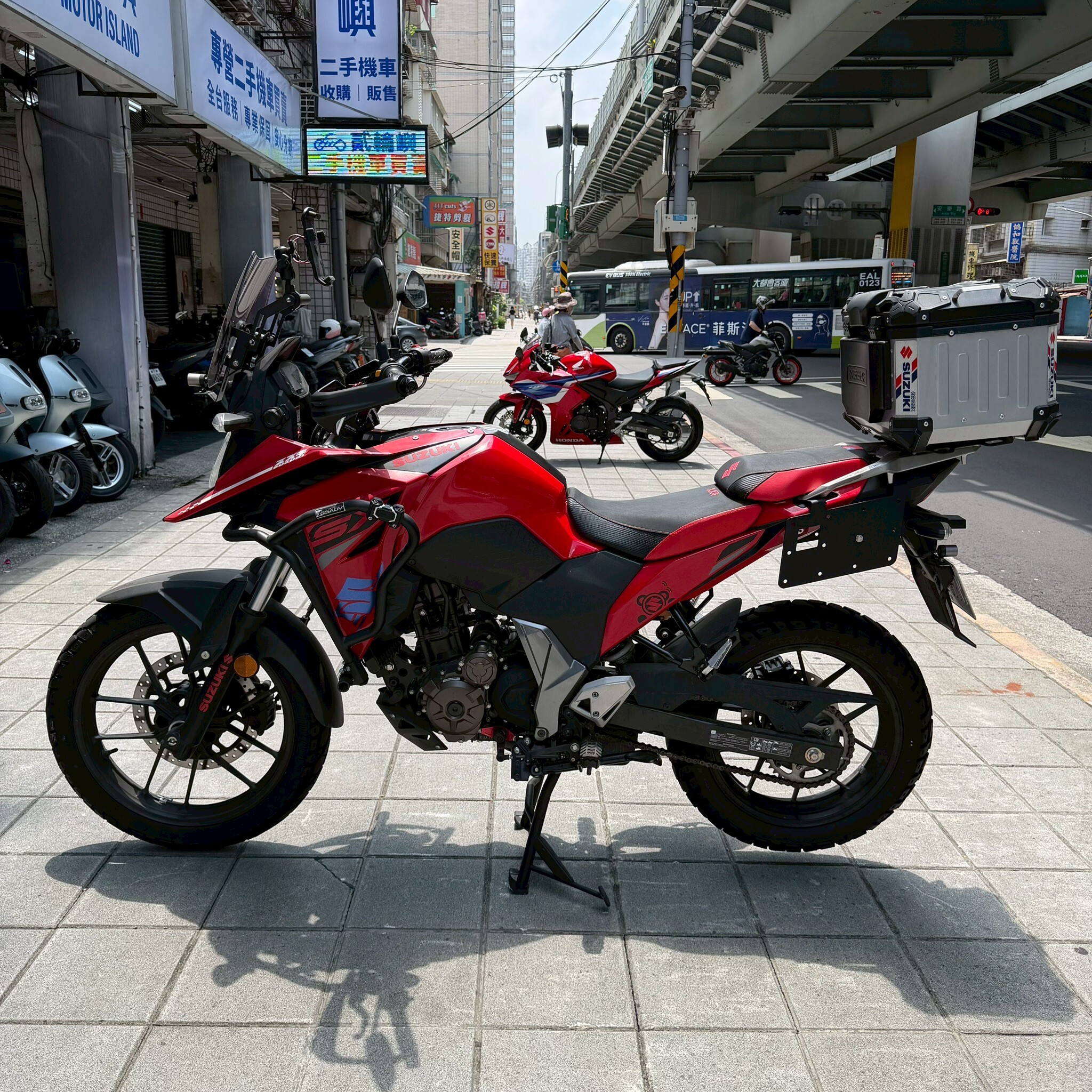 LINE_ALBUM_VSTROM_8179_260625_4