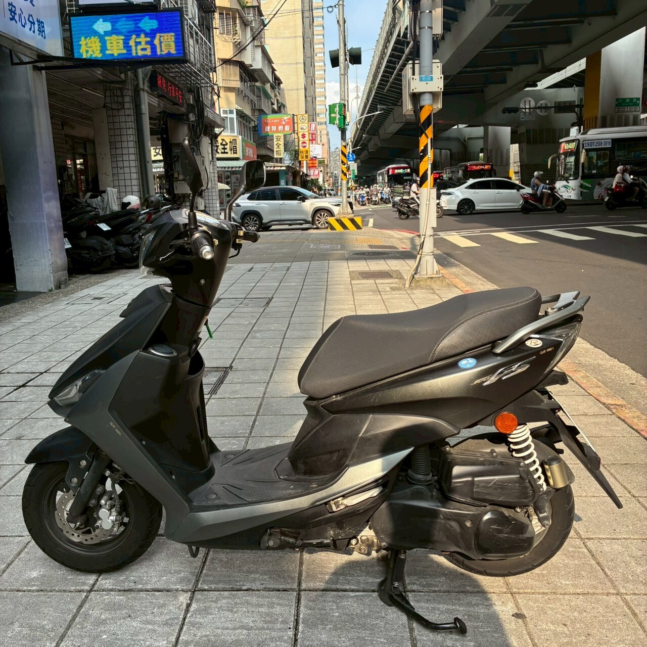 LINE_ALBUM_Jog_8803_260702_3