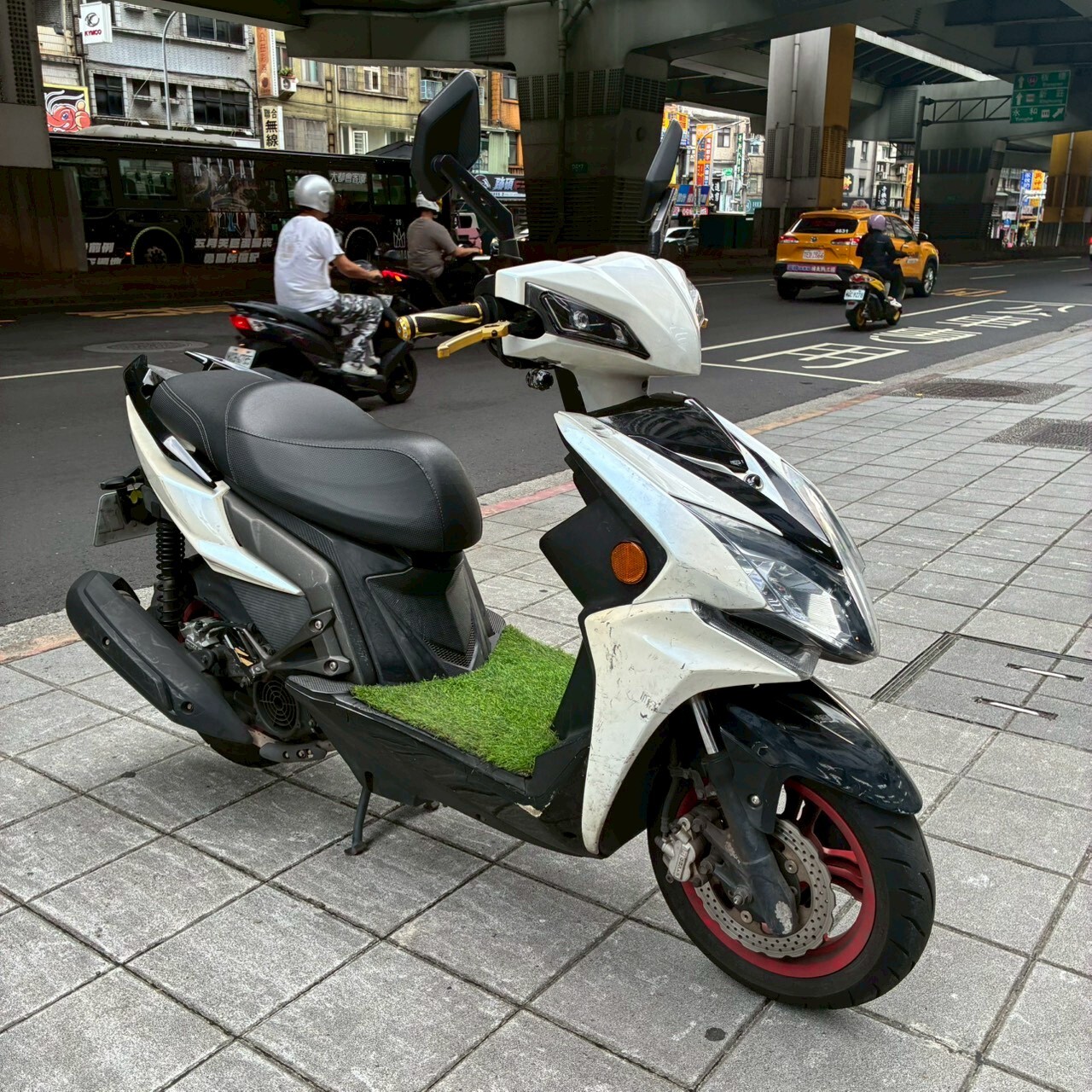 LINE_ALBUM_雷霆S_9722_260702_3