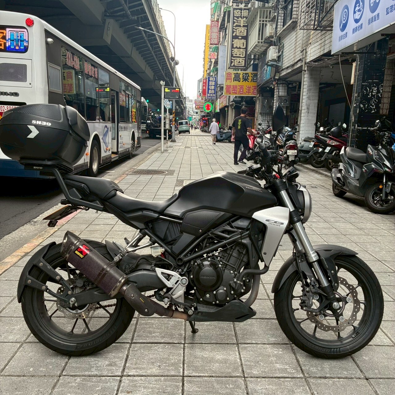 LINE_ALBUM_CB300R_9371_260702_7