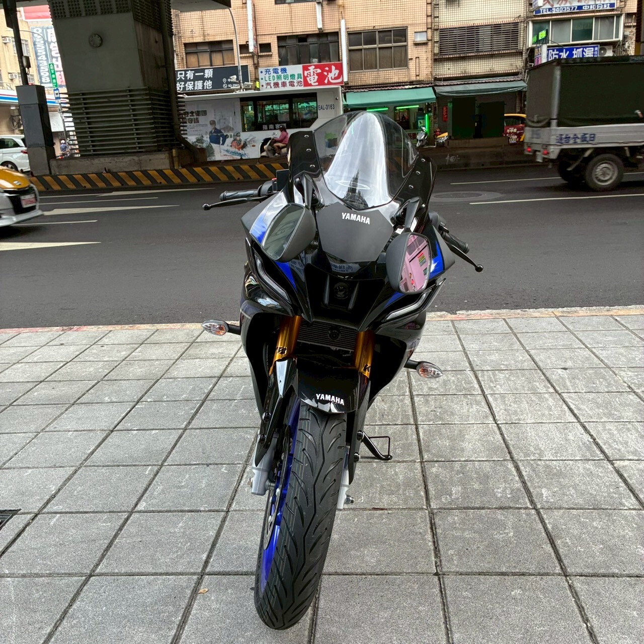 LINE_ALBUM_R15M_3666_260702_4