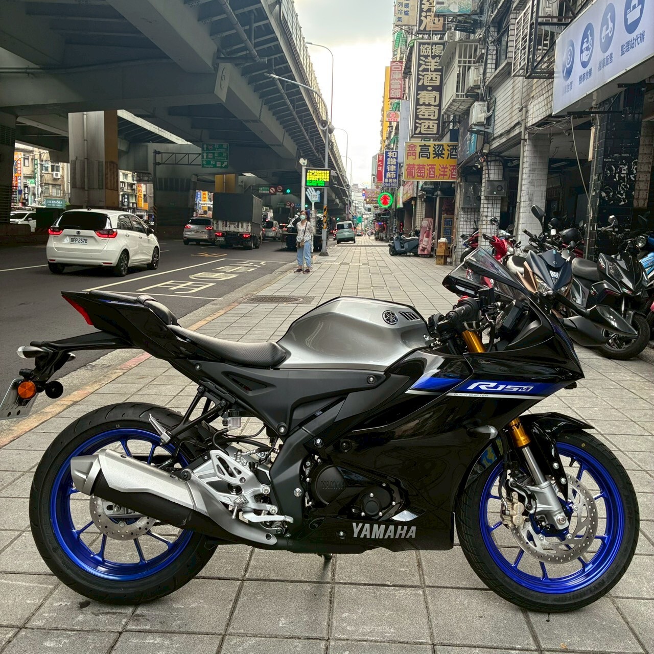 LINE_ALBUM_R15M_3666_260702_6