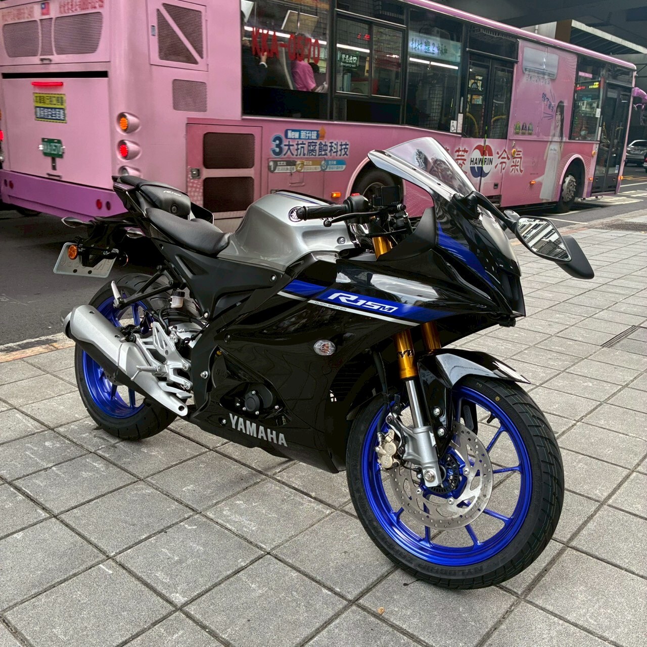 LINE_ALBUM_R15M_3666_260702_5