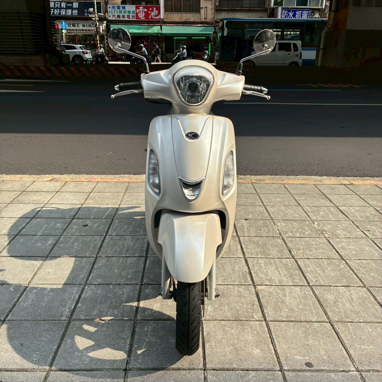 LINE_ALBUM_Like125_2666_260704_4