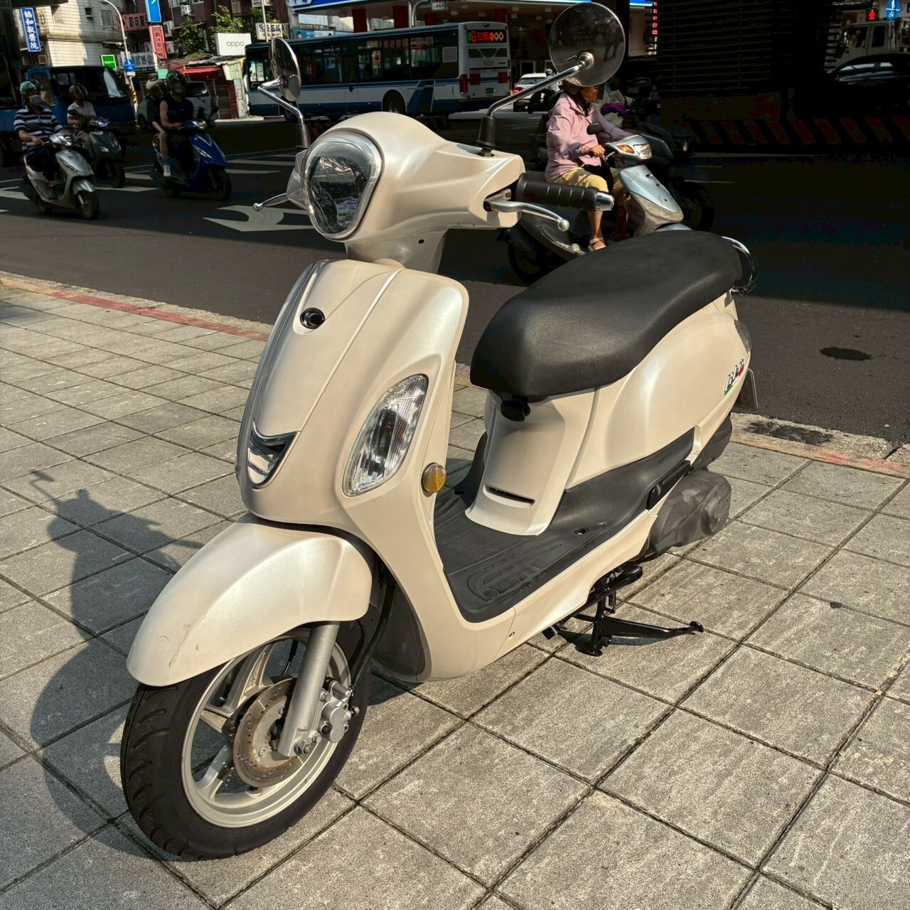 LINE_ALBUM_Like125_2666_260704_2