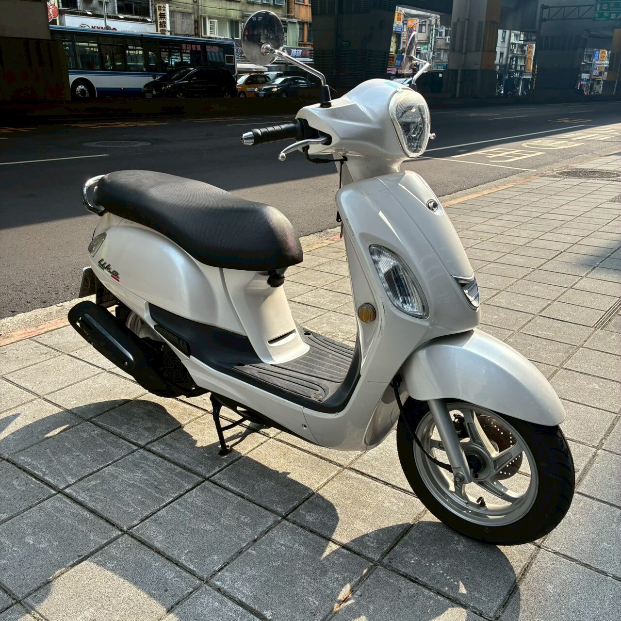 LINE_ALBUM_Like125_2666_260704_3