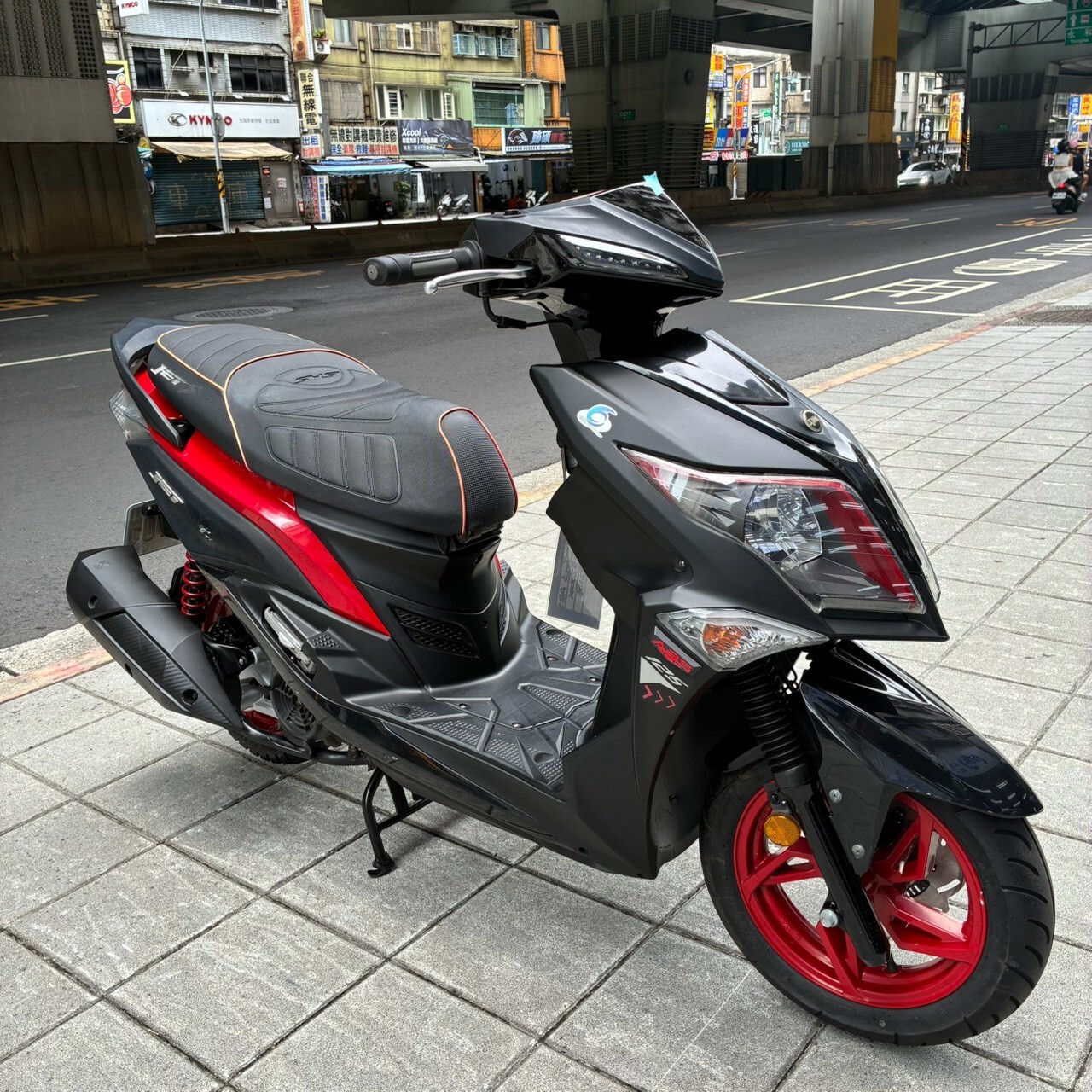 LINE_ALBUM__2105_260727_4