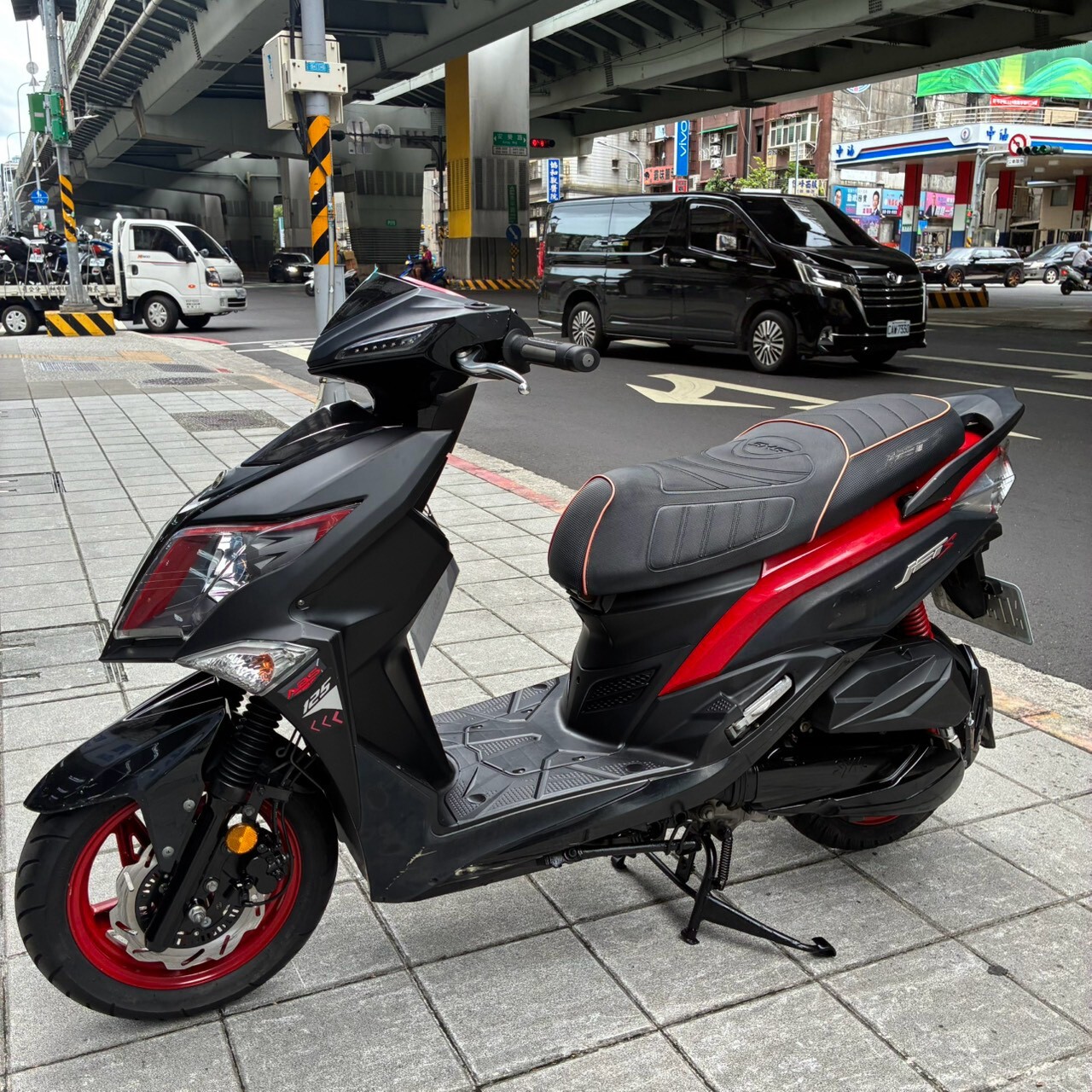LINE_ALBUM__2105_260727_2