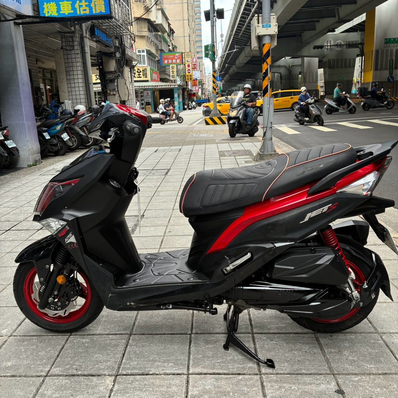 LINE_ALBUM__2105_260727_1