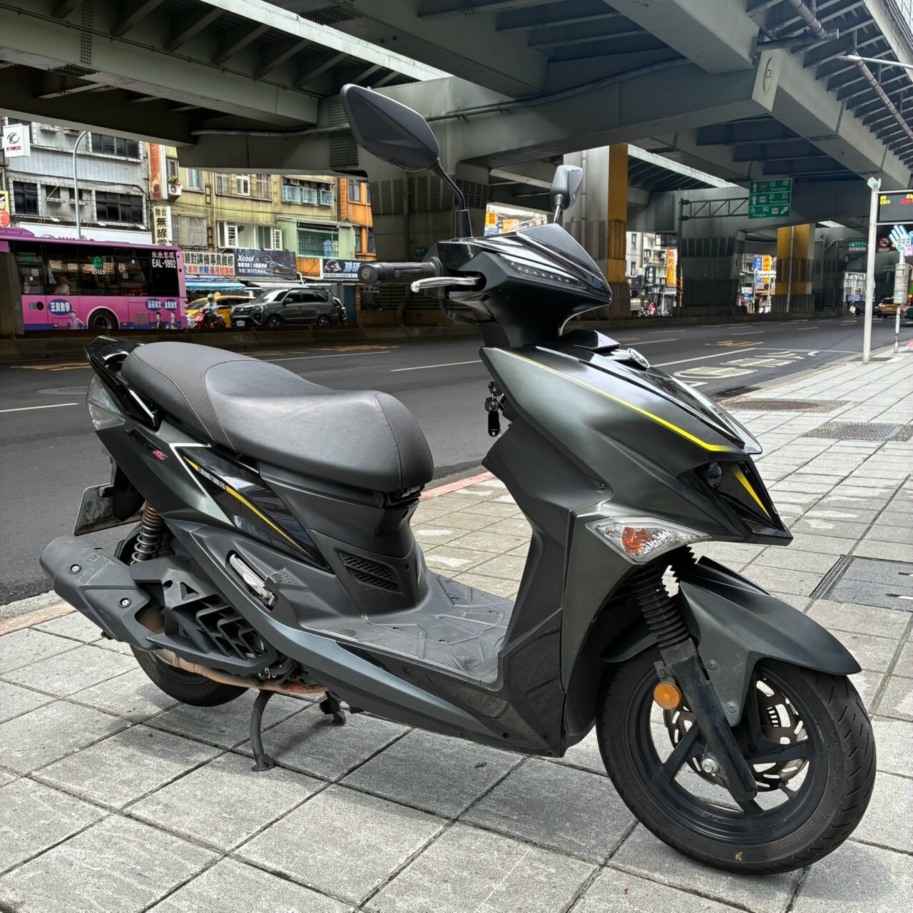 LINE_ALBUM_JET125_0339_260810_2