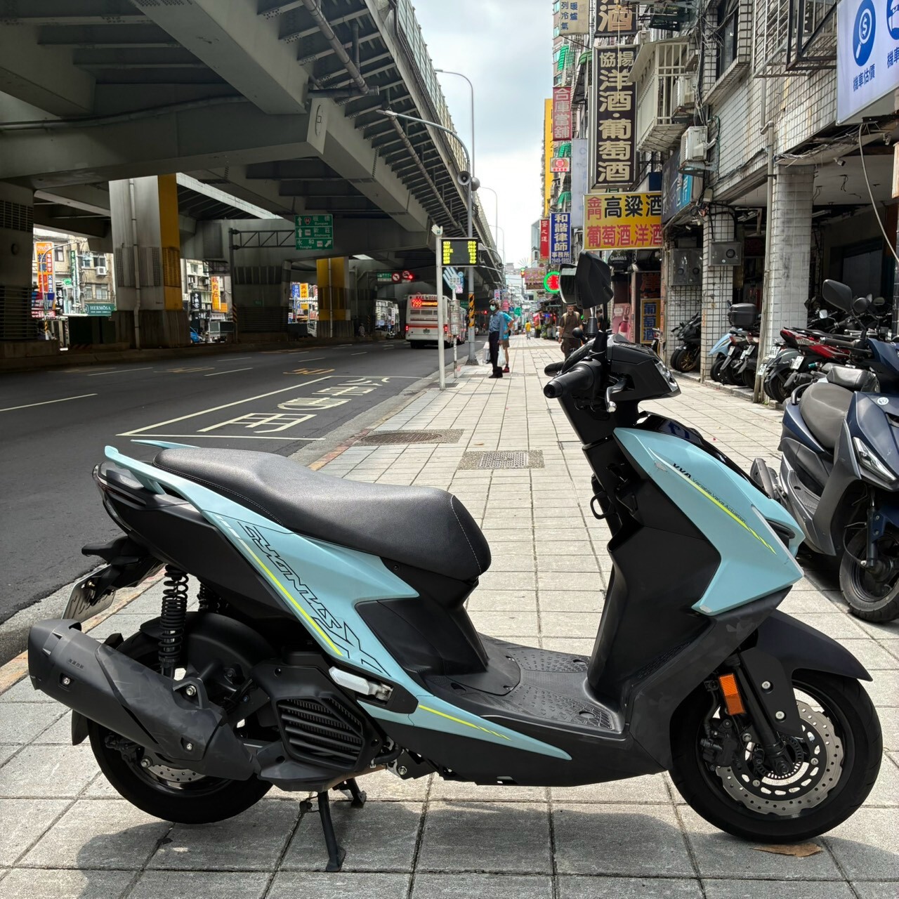 LINE_ALBUM__3517_260811_1