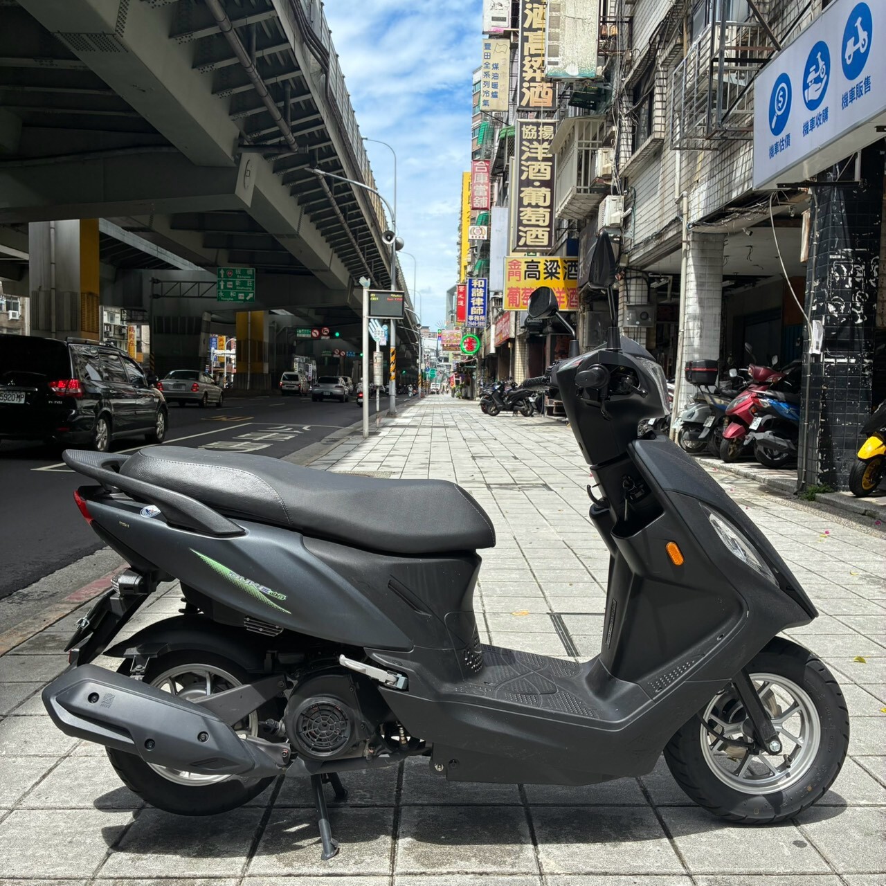 LINE_ALBUM__8296_260826_1