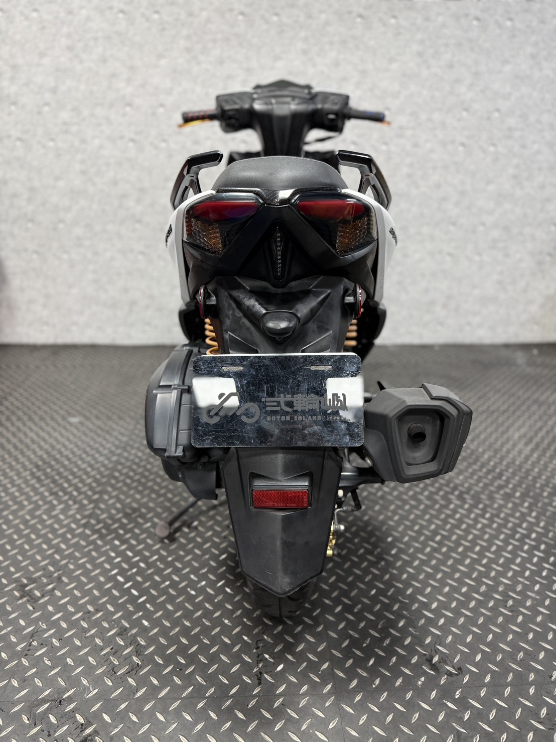 S__318930952_0