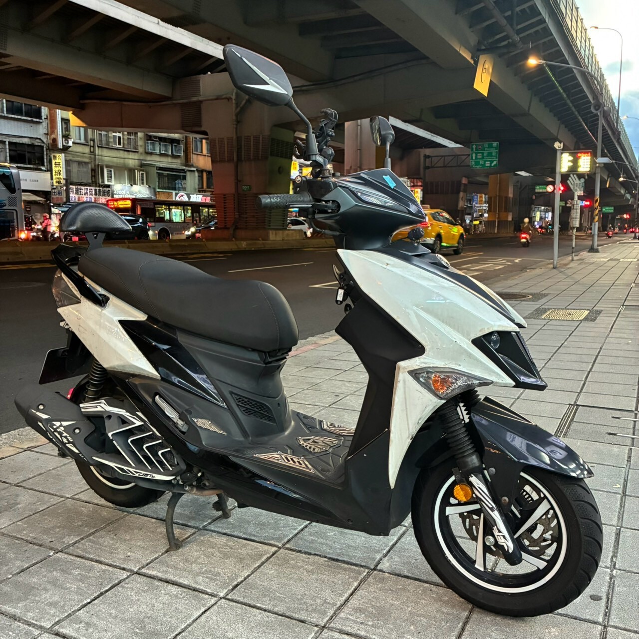 LINE_ALBUM_JET_2012_260831_2