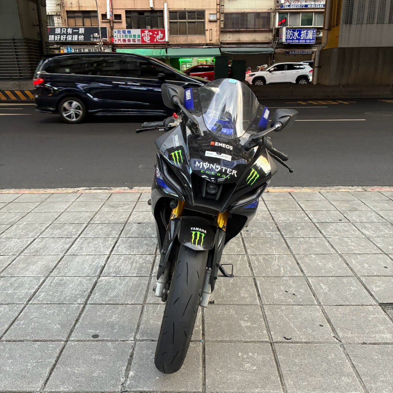 LINE_ALBUM_R15M_7957_260831_3