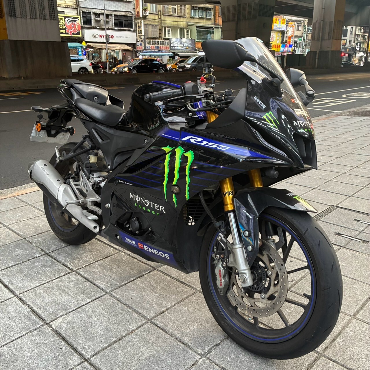 LINE_ALBUM_R15M_7957_260831_2
