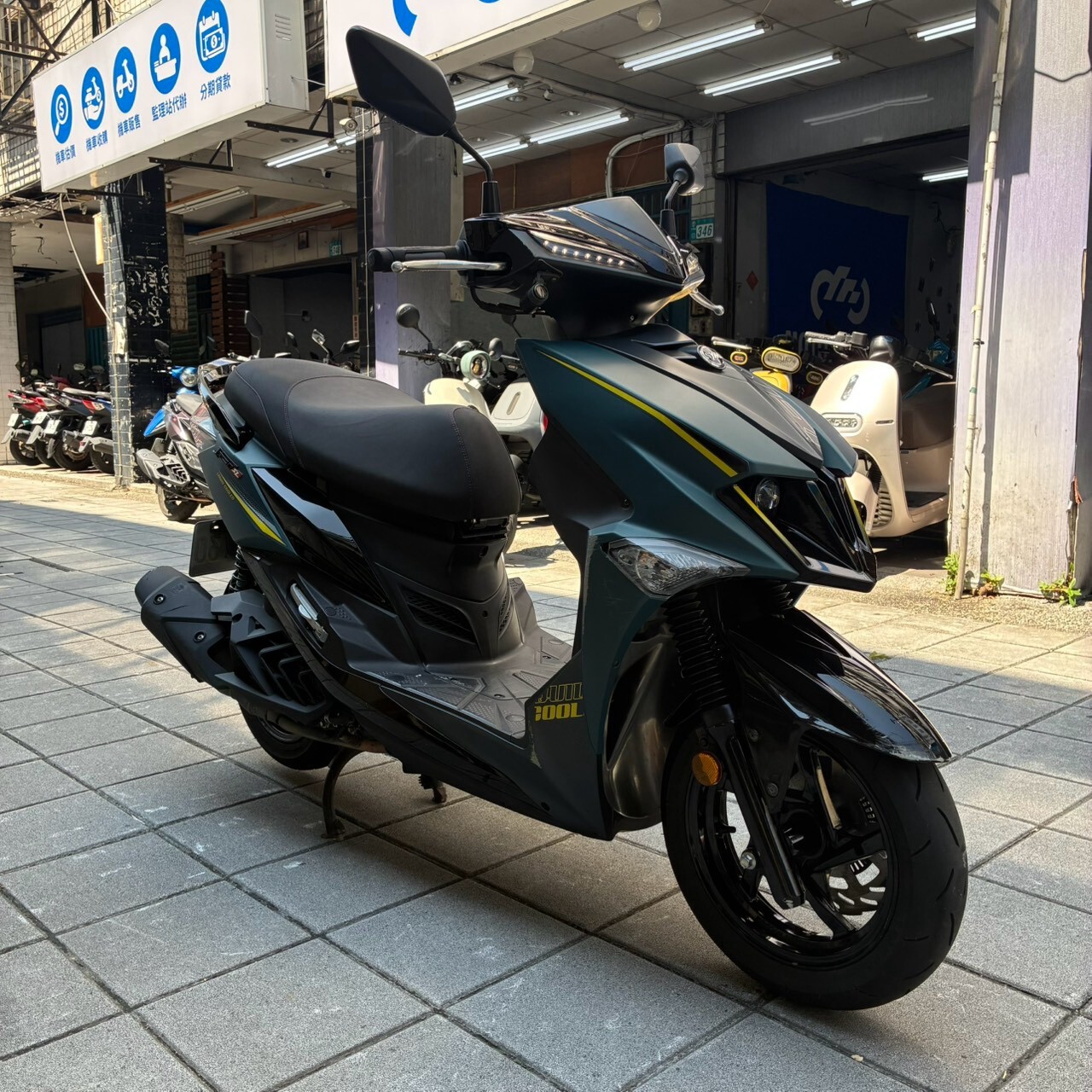 LINE_ALBUM__2130_260922_3
