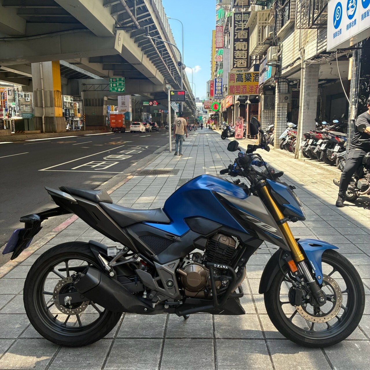 LINE_ALBUM_CB300F_0516_260923_1