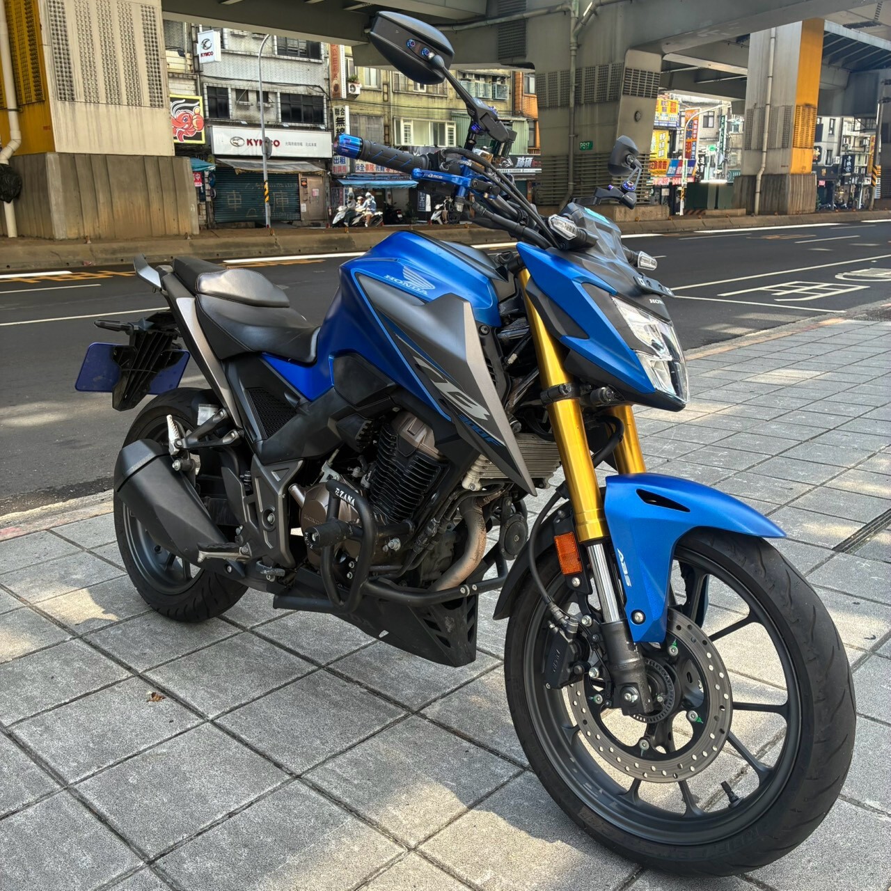LINE_ALBUM_CB300F_0516_260923_2