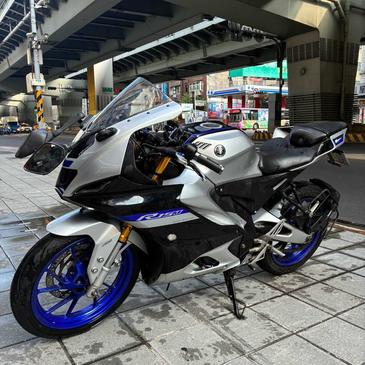 LINE_ALBUM_R15_6538_261002_4
