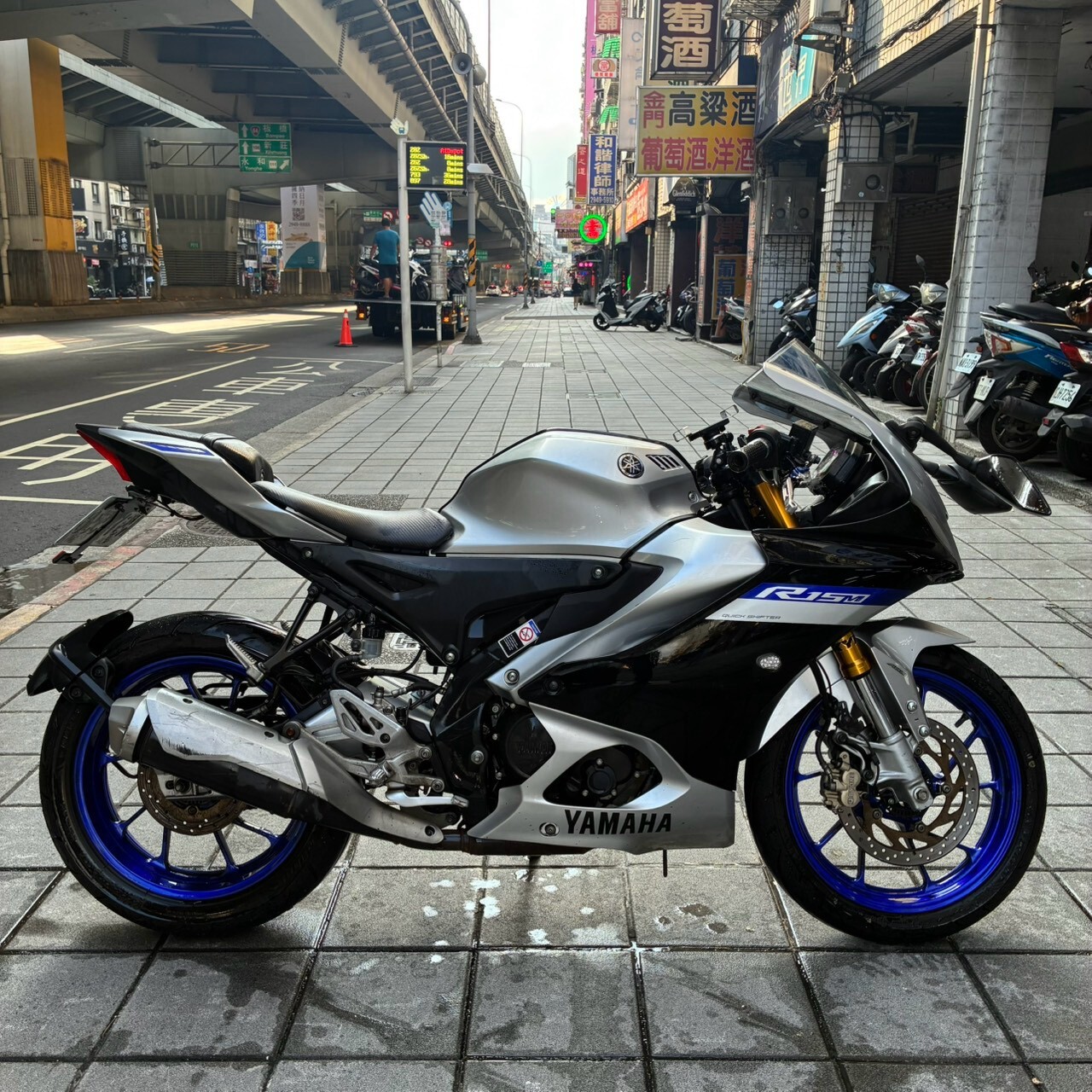 LINE_ALBUM_R15_6538_261002_1