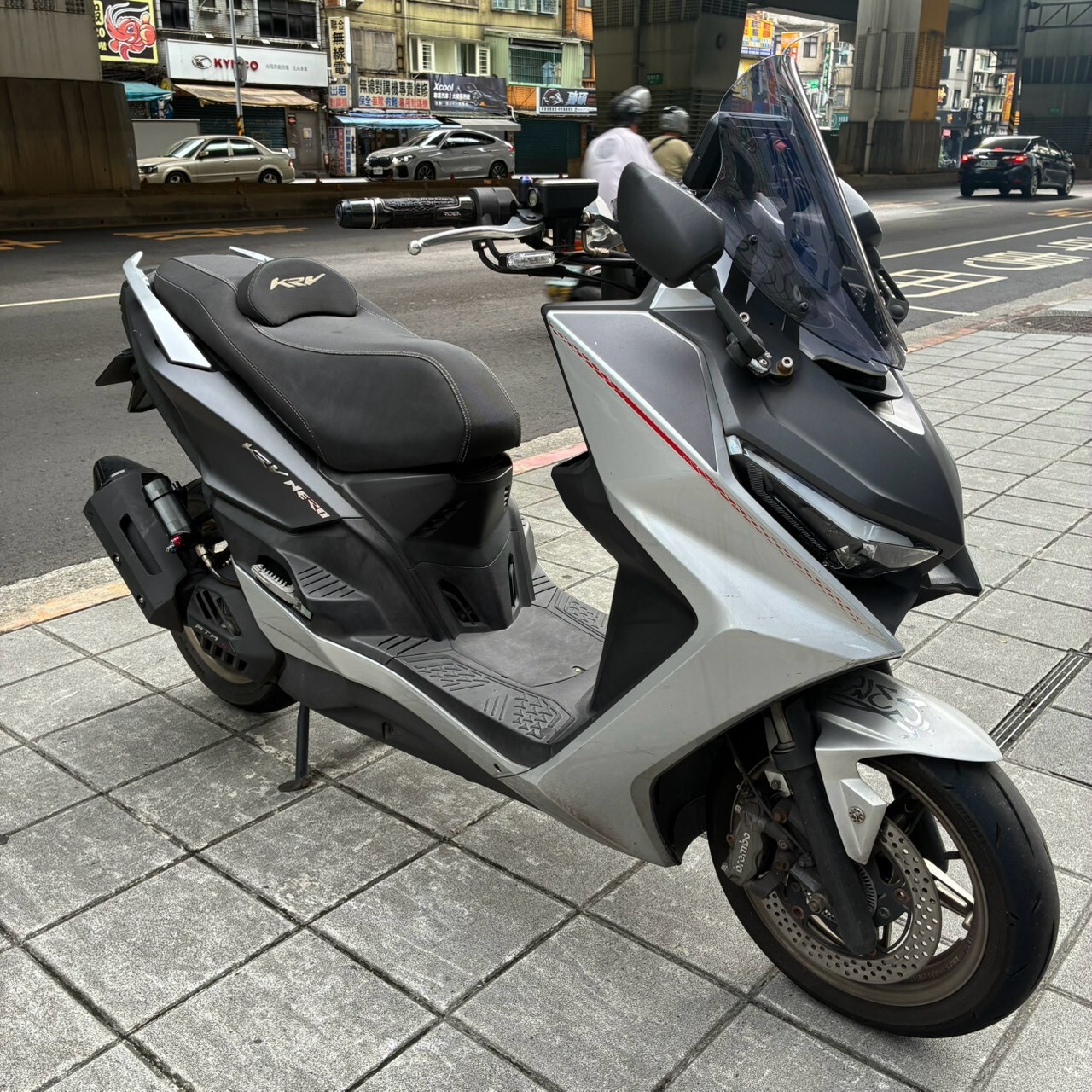 LINE_ALBUM_KRV_8199_261009_2
