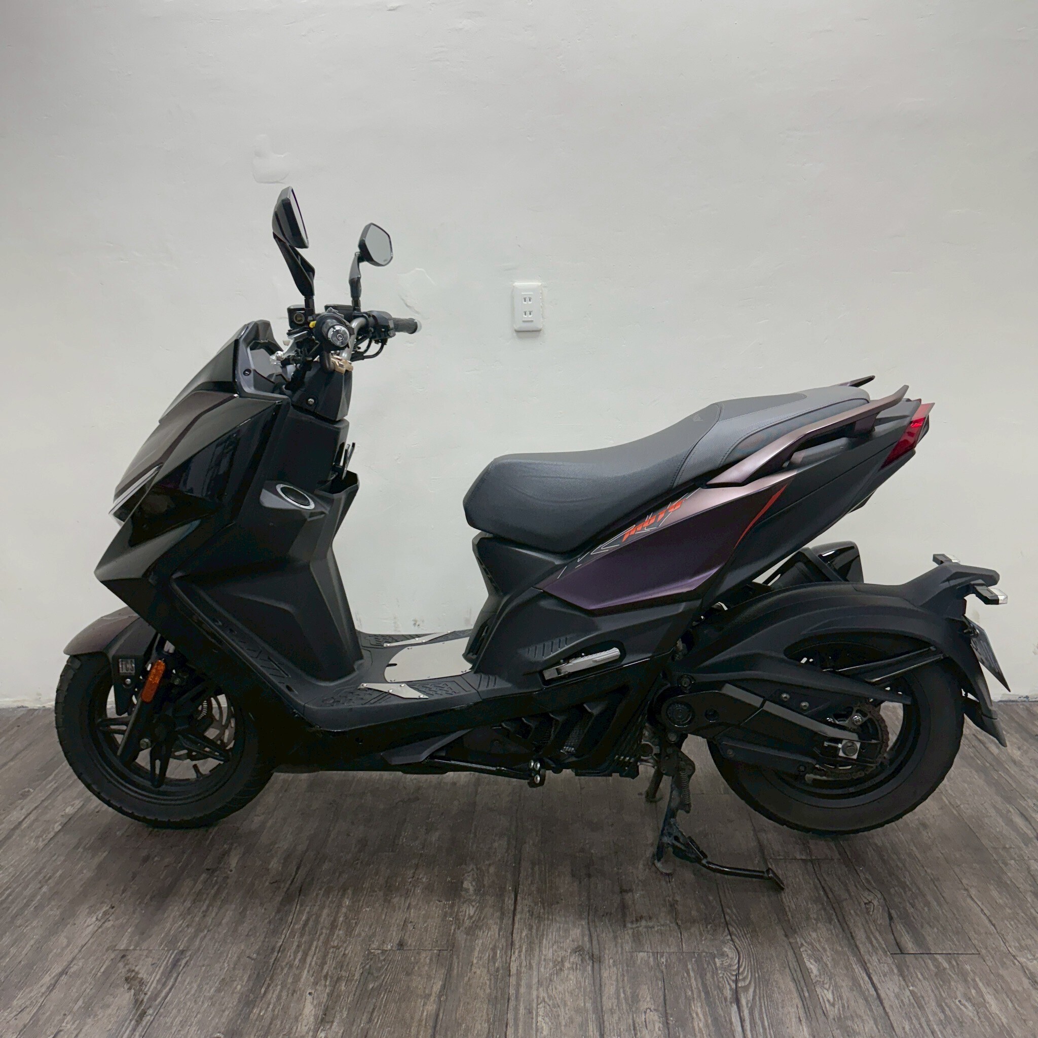 LINE_ALBUM_2023 光陽 KRV MOTO _2777 $85000 里程 17XXX_250604_4