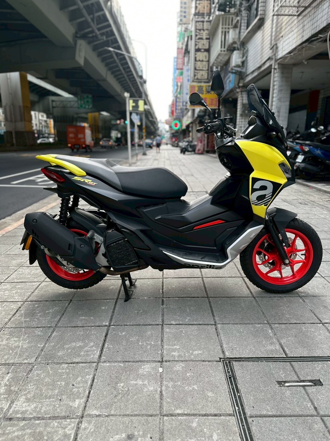 LINE_ALBUM_2022 Aprilia SR GT 200 _6930 $92000_250715_4